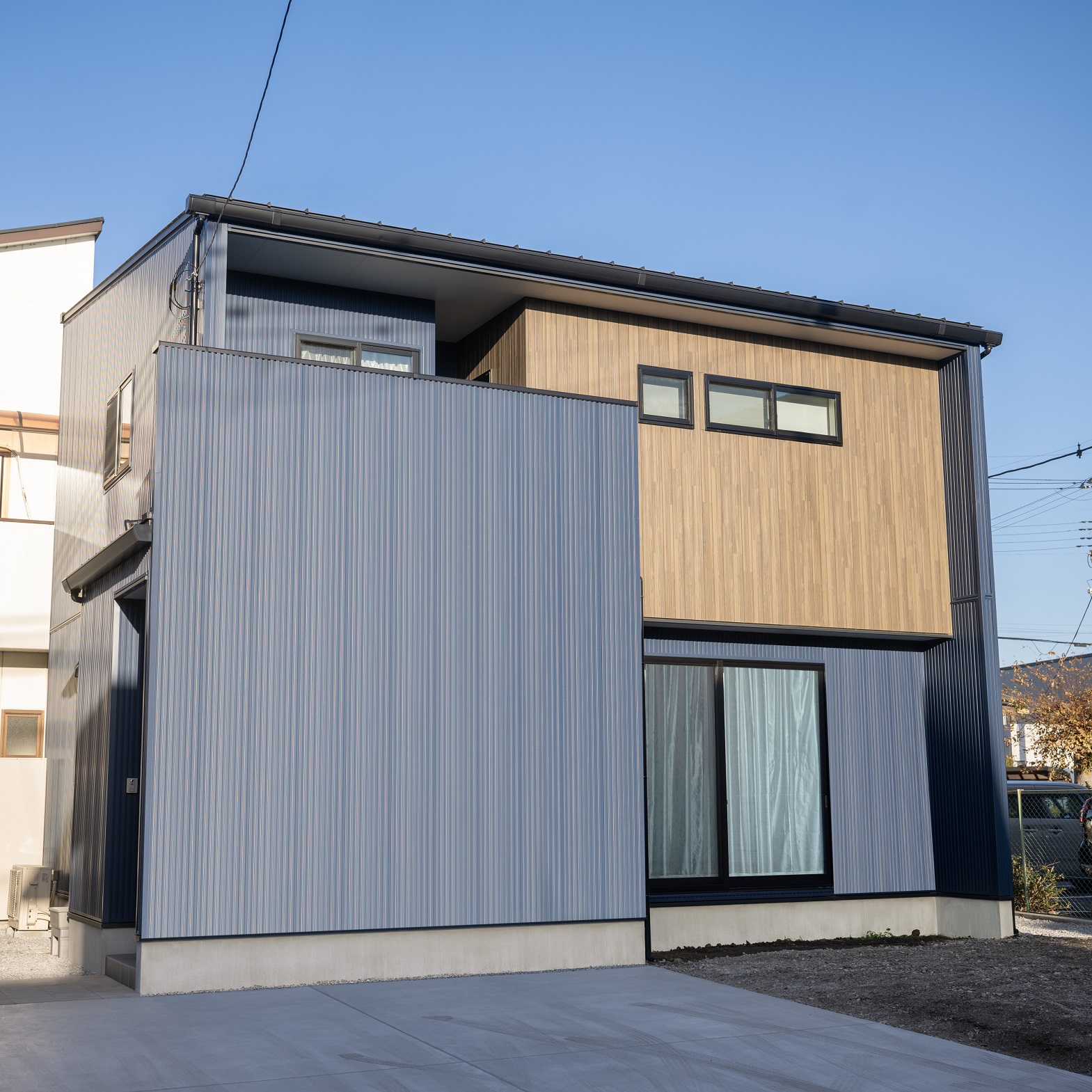 モダンなガルバ外壁の外観