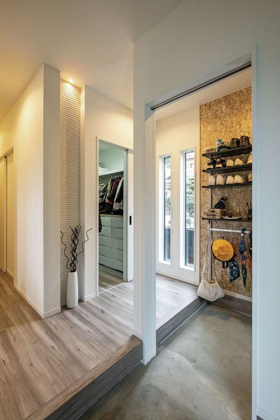 臼幸産業【子育て、省エネ、間取り】玄関から続くシューズクロークとウォークインクローゼット