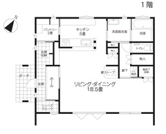 自然光あふれるモダンな薪ストーブの家でくつろぐ