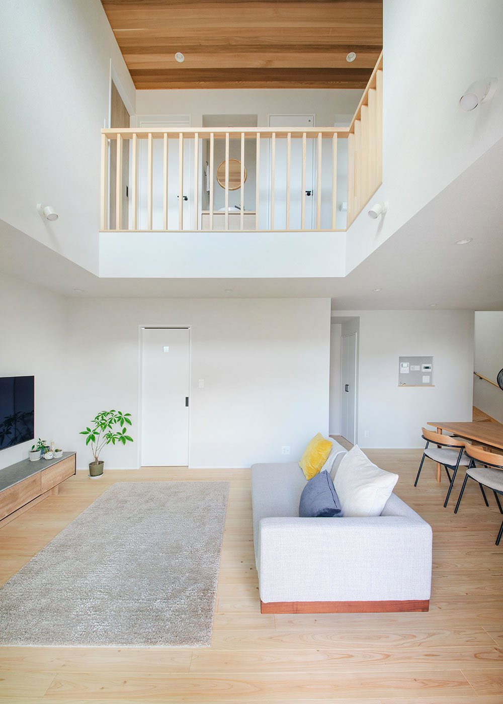 フジモクの家（富士木材）【自然素材、狭小住宅、省エネ】災害に強い工法により大空間と耐震性を両立