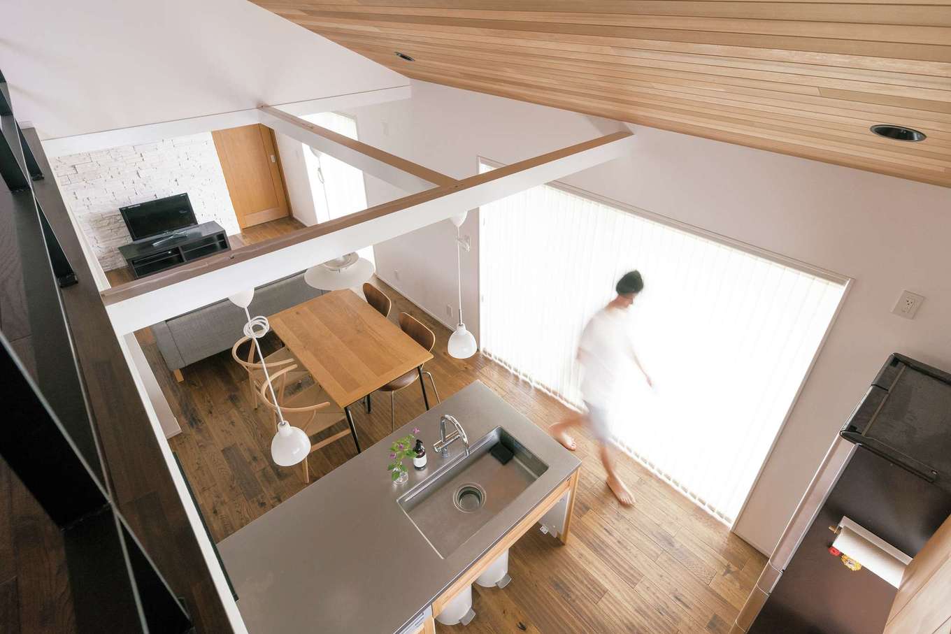 nattoku住宅｜無垢の床は、足裏に凸凹感が心地よく伝わる『納得』オリジナルの「FREDDY」（標準仕様）。経年変化も楽しみ