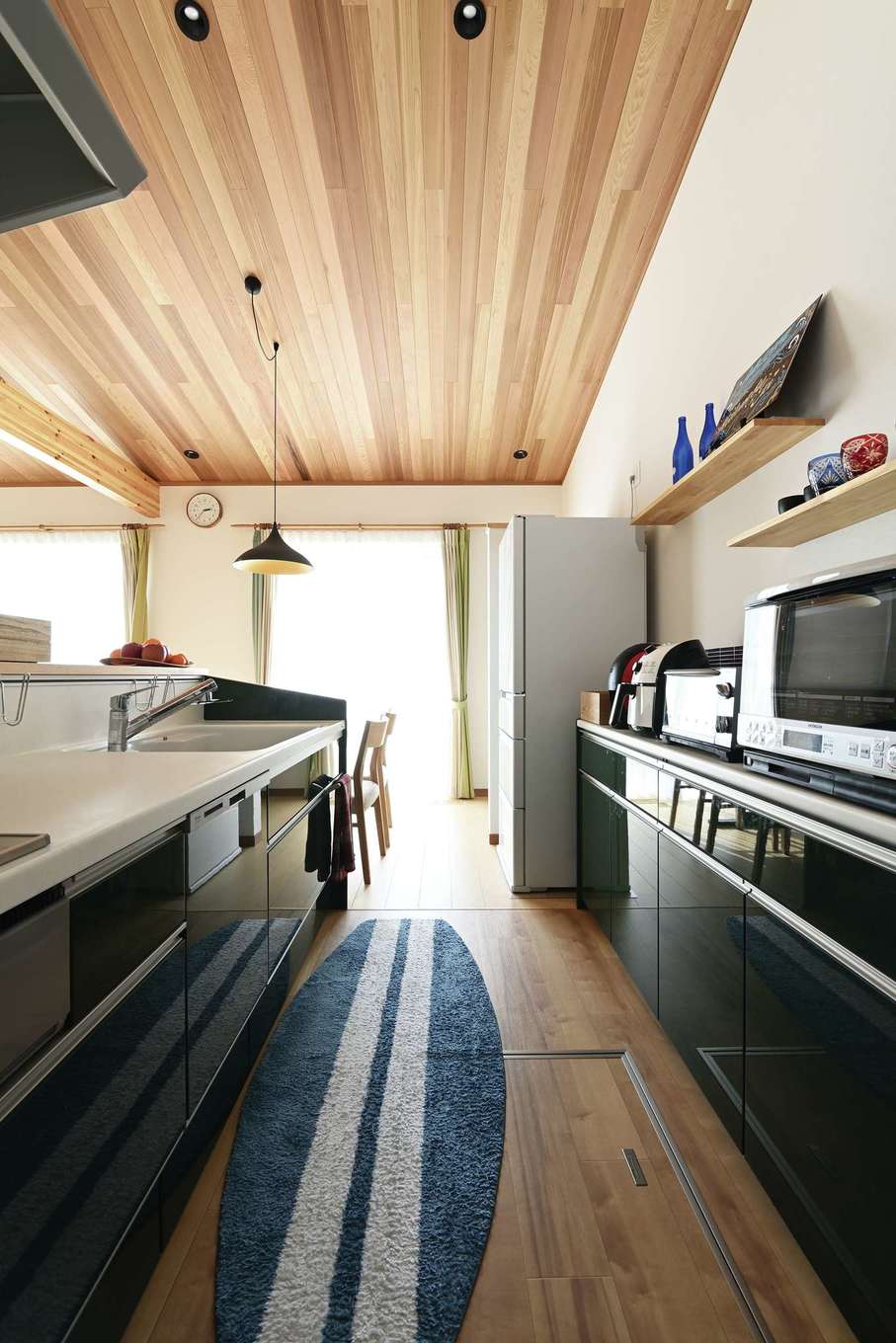 Yamaguchi Design 【デザイン住宅、夫婦で暮らす、平屋】見せる収納がおしゃれなキッチン