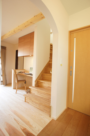 小野田産業～designers house project～【デザイン住宅、和風、自然素材】キッチン横に設けたカウンターは奥様のワークスペース
