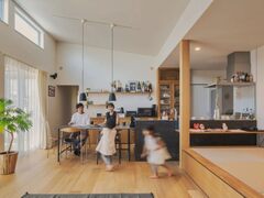 本棚階段のある陽だまり平屋
