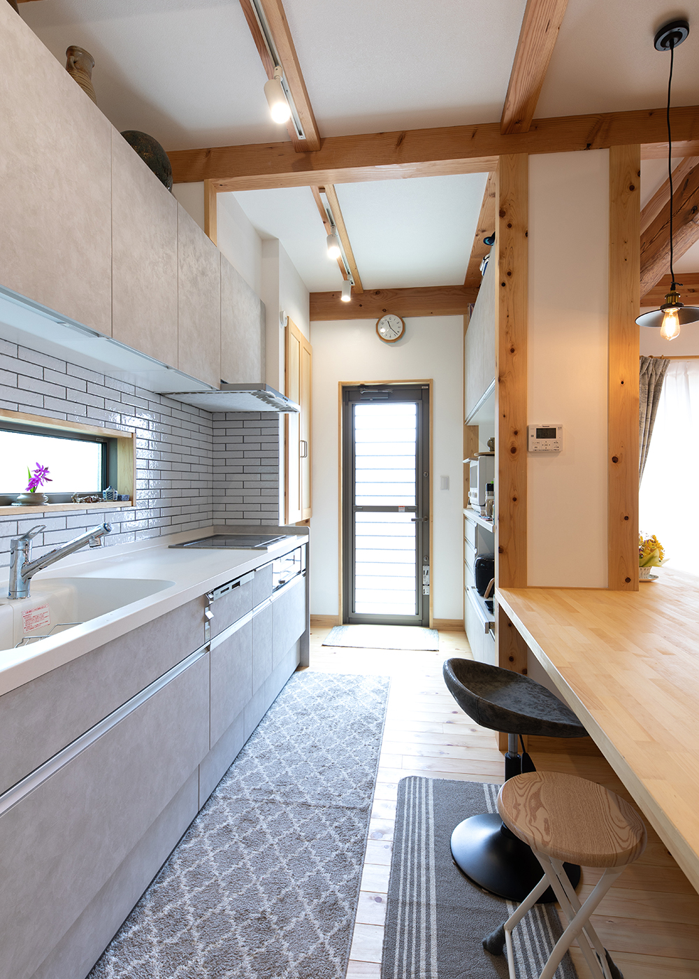 ぽっくハウス静岡（東海ハウス）｜カップボードはリビングから見えない位置に配置