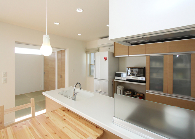 部屋を見渡せるキッチンは子育ての強い味方