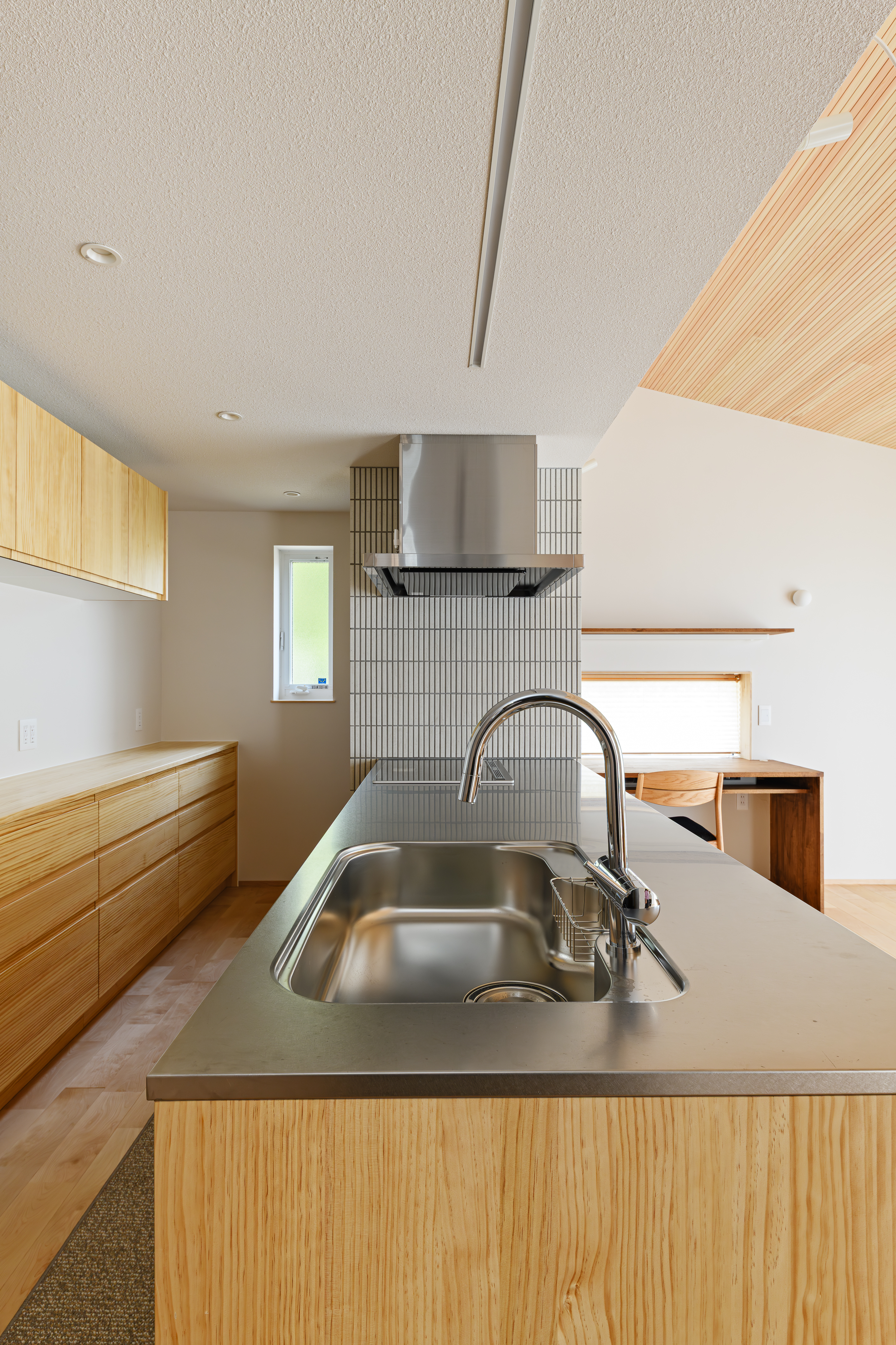 エムズアソシエイツ｜タイルを採用し空間にアクセントを。