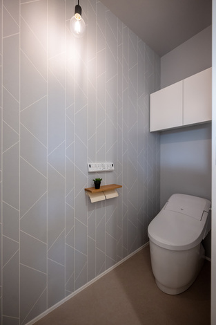 トイレはシンプルなクロスでクリーンな印象