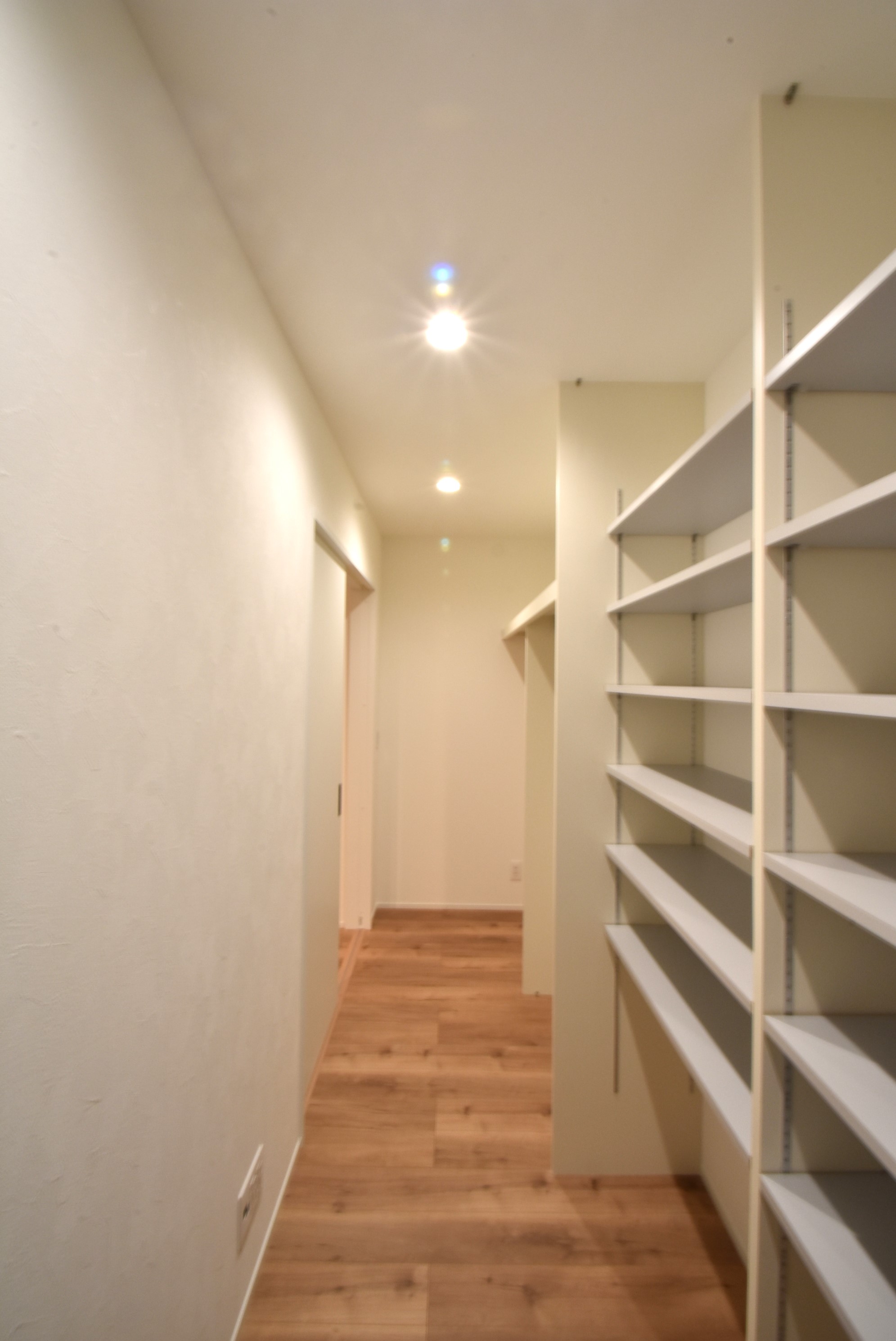 カクニシビルダー｜4帖のパントリーは、圧巻の収納力。