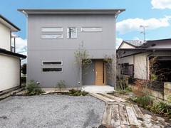 勾配天井と開放感溢れるモダンな住まい
