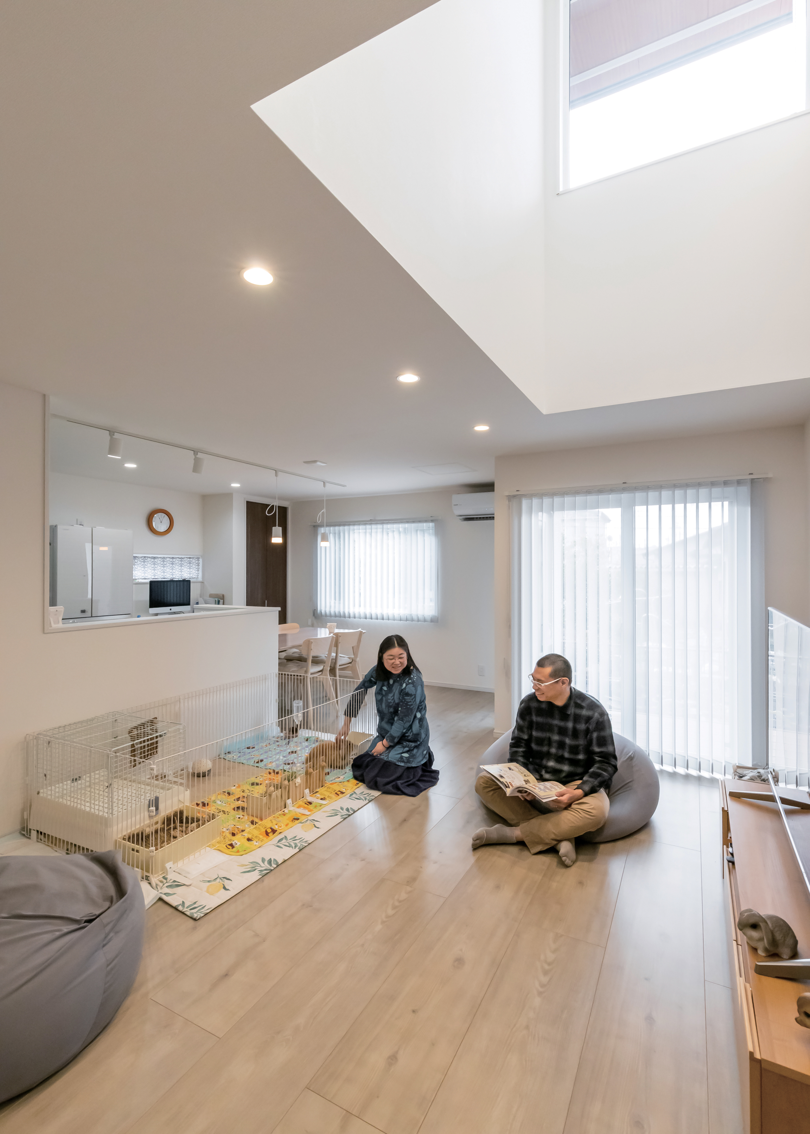 吉川住建【省エネ、ペット、収納力】木の梁に鉄を入れて補強したパナソニック・テクノストラクチャー工法で、耐震性を高めながら、吹抜けのある大空間を実現。温度差のないLDKで人もうさぎも健康的に生活できる