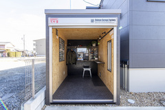 敷地を有効に活かして 車寄せとバイクガレージまで完備！