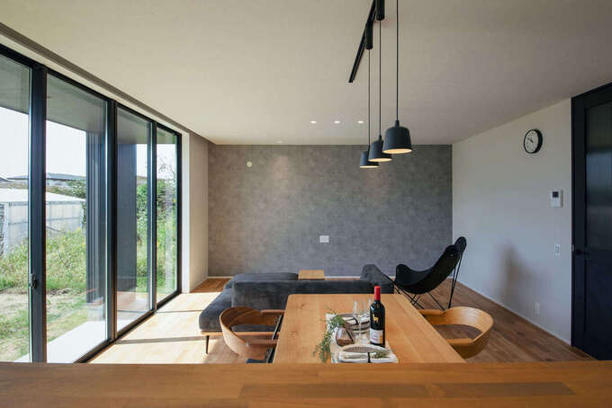 家族がどこにいても様子が見え、安心して料理ができる位置にキッチンをレイアウト