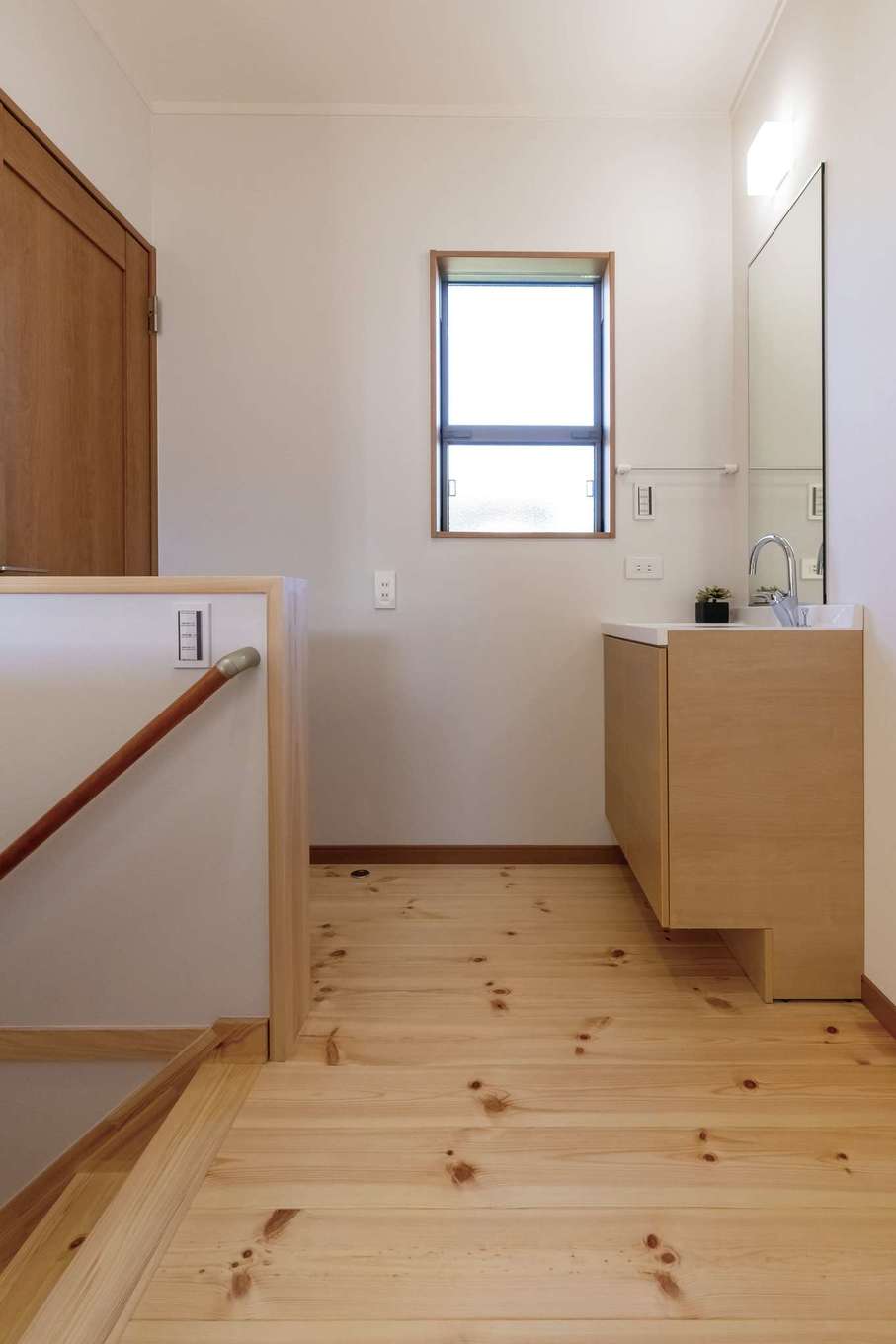 住まいるコーポレーション【自然素材、省エネ、間取り】2階の手洗いコーナー。Hさんの要望を盛り込みつつ、プラスαの空間づくりを提案