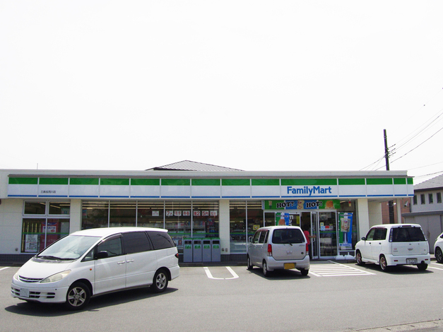 住起産業（アキュラホーム三島中店）【三島市サンステージ大宮町②号地】ファミリーマート三島加茂川店　徒歩約4分