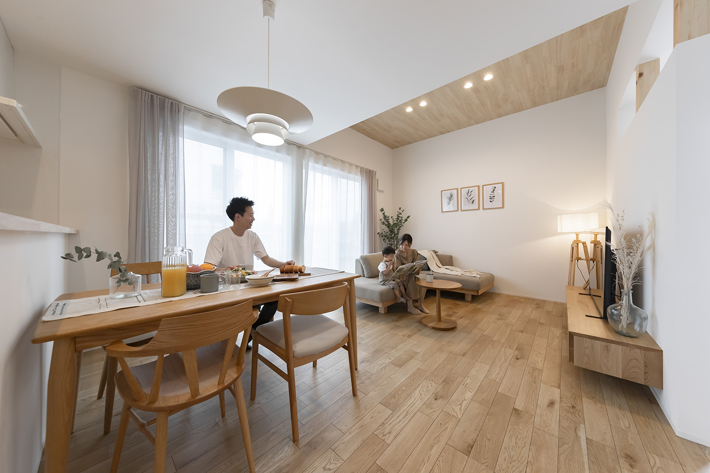 PG HOUSE（ピージーハウス）【浜松市中央区曳馬6-19-5・モデルハウス】抜け感が開放的なリビングダイニング