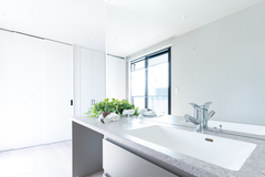 ２Fの洗面スペース。
家族で朝の支度が込み合う心配もない。