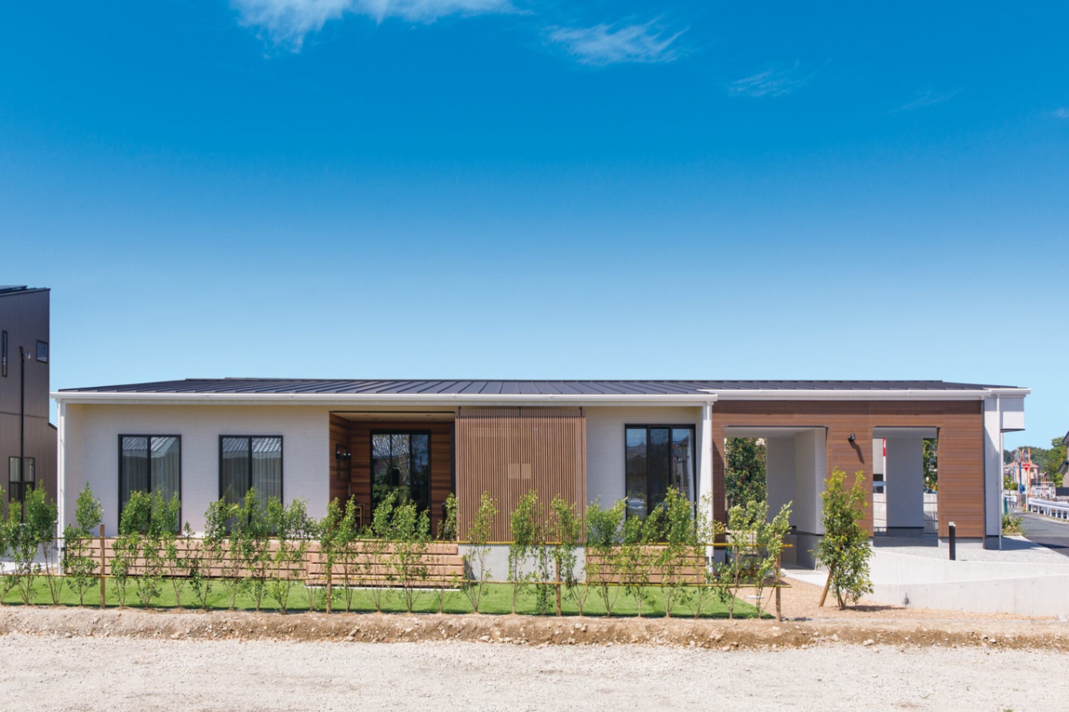 外と繋がるくつろぎの平屋住宅