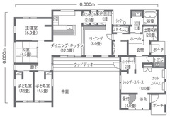 スキップフロアと中庭がある美容室併設の住まい