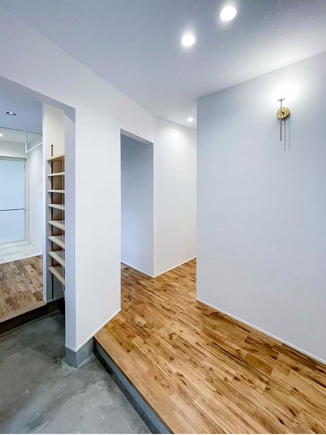 ハウスプラン（R＋house沼津・富士）【間取り、建築家、平屋】玄関左手の動線は水回りと子ども部屋へ