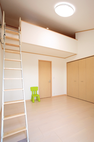 ロフトを設けたことで 空間がより広く見える