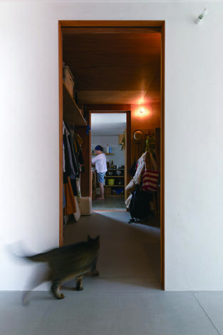 キッチンと水回りをつなぐ動線上に、ウォークインクローゼットを。衣類収納を一か所で完結でき、家事も便利