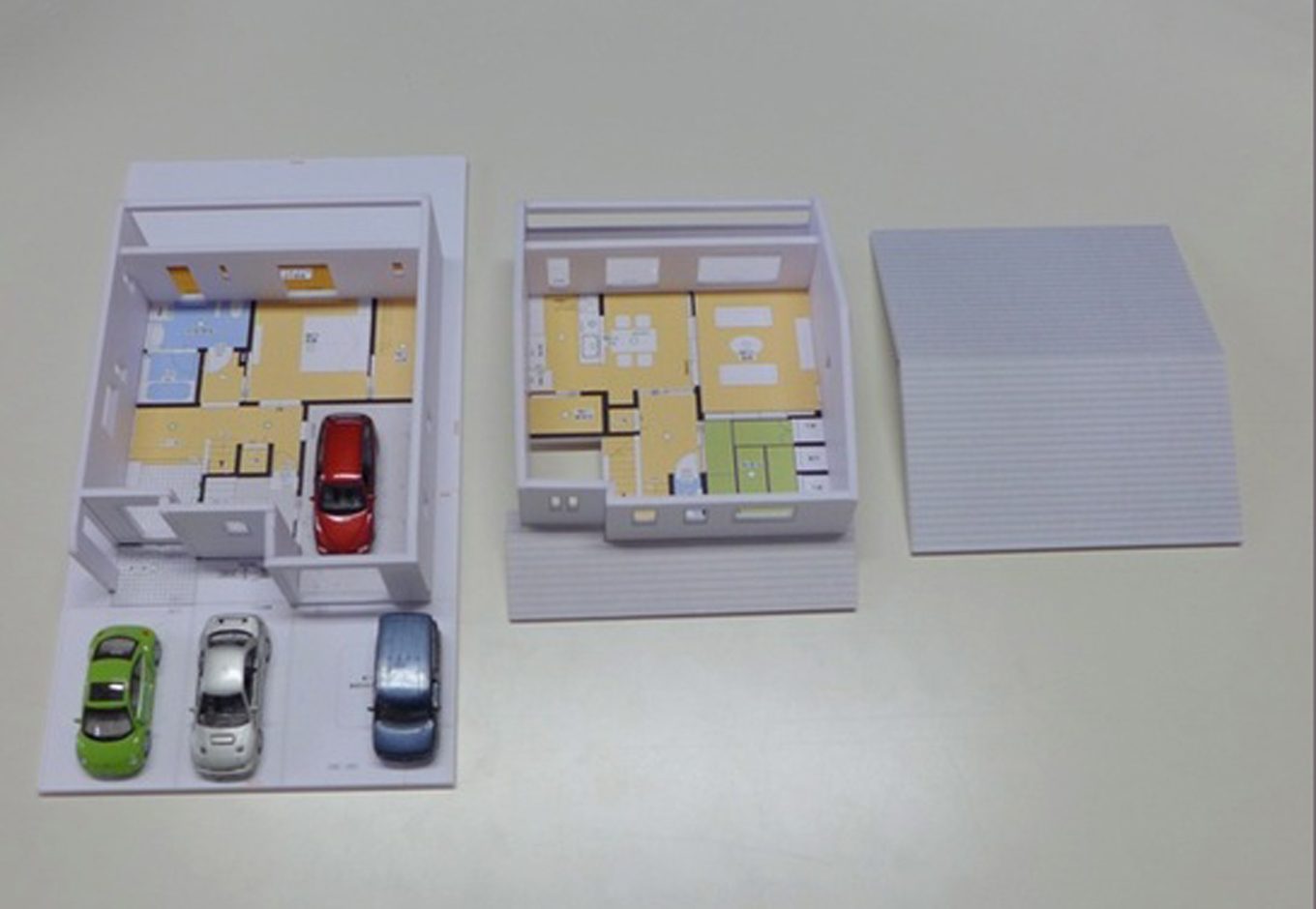 建築システム（狭小住宅専門店）【収納力、夫婦で暮らす、ガレージ】計画段階からイメージを膨らませるために、模型を使って暮らし方や外観デザインをイメージ