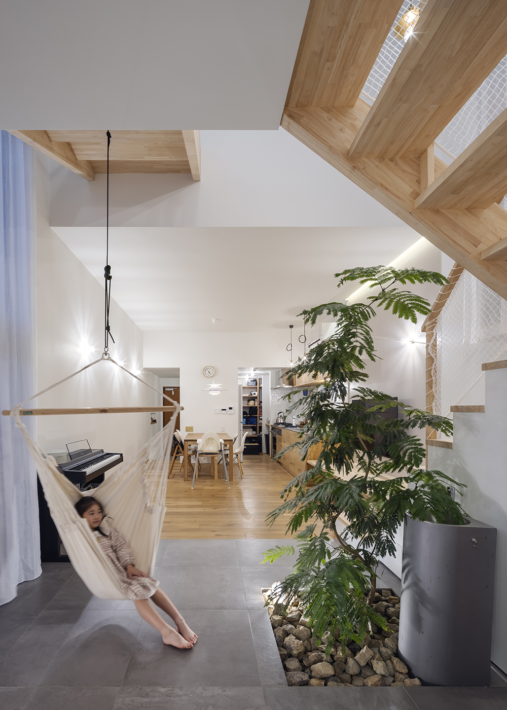 NATUREスペース【狭小住宅、建築家、スキップフロア】リビングのハンモックも居場所のひとつ