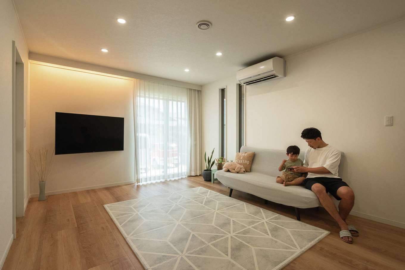 サンワ開発【デザイン住宅、収納力、間取り】リビングスペースは必要最小限の家具だけを置いて、広々とした空間に