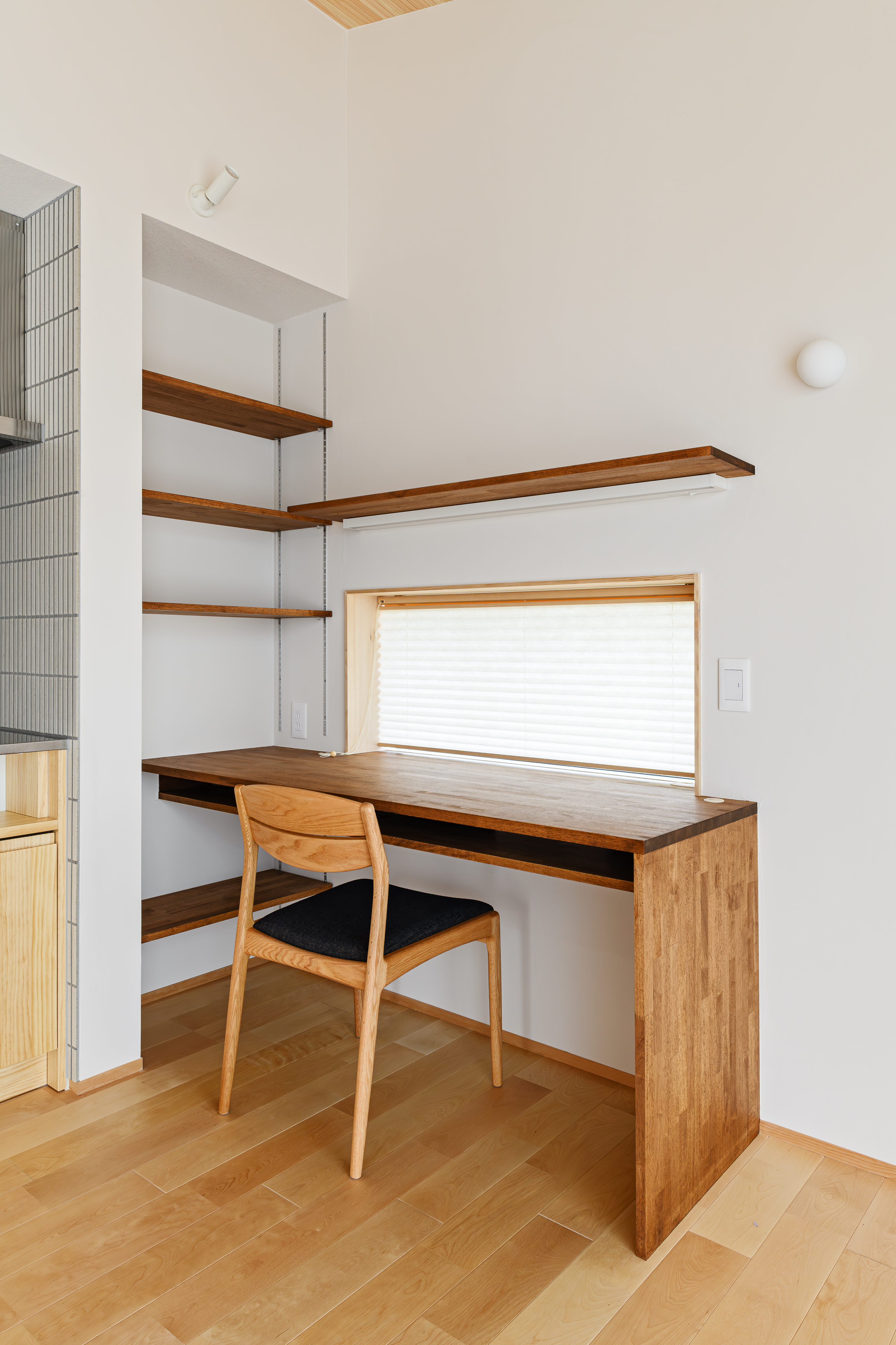 エムズアソシエイツ｜春には桜、夏には緑と季節を感じられる作業スペースに。