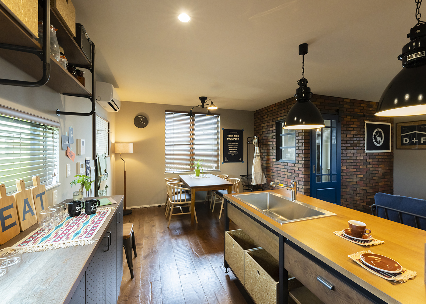 大和建設／BinO西尾南【デザイン住宅、インテリア】見せる収納を活かしたオープンキッチン