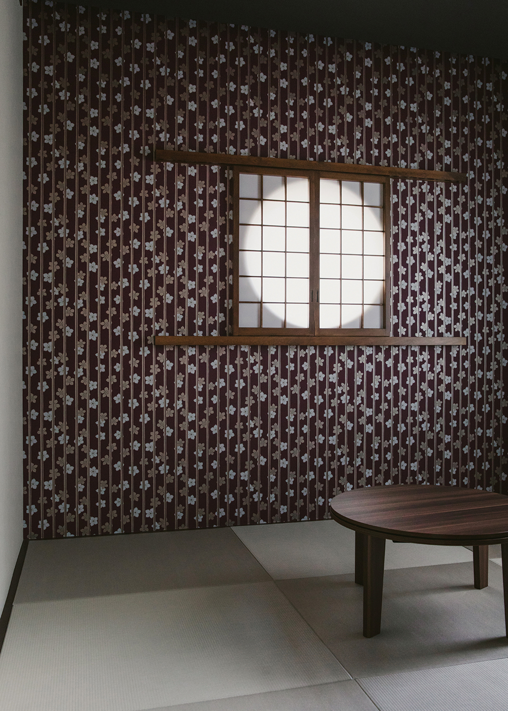 アイフルホーム焼津店 （三住建設）【デザイン住宅、子育て、スキップフロア】丸窓と障子、着物柄のクロスを採用した情緒豊かな和室