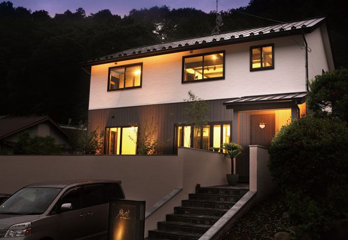 サイエンスホーム【デザイン住宅、狭小住宅、間取り】山あいに佇むシンプル＆モダンな外観