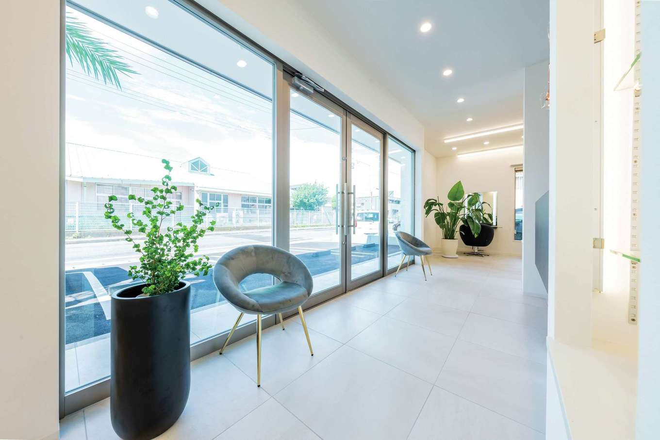 大成工務店【デザイン住宅、収納力、高級住宅】自然光が入り、明るさと開放感がある店内