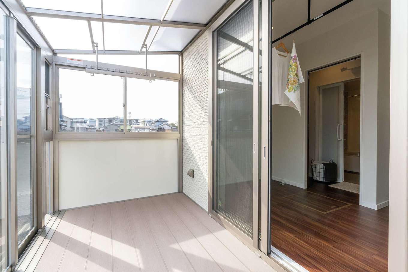 寺田工務店【省エネ、間取り、平屋】洗濯物は部屋干しが基本。日当たり抜群の南面にサンルームを設けた