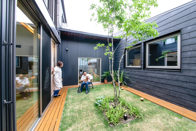 ainoa.life くらはし建築｜LDKは中庭と繋がり、外の自然を常に身近に感じながら、おおらかな暮らしを愉しめる