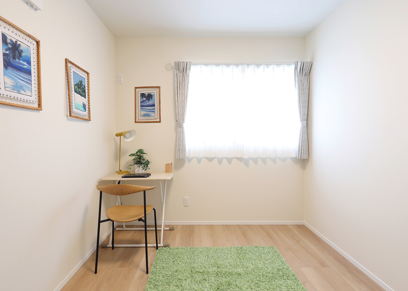 丸昇彦坂建設【デザイン住宅、和風、間取り】子ども部屋は中学生や高校生になっても飽きが来ずに使えるように、白を基調にシンプルにコーディネート