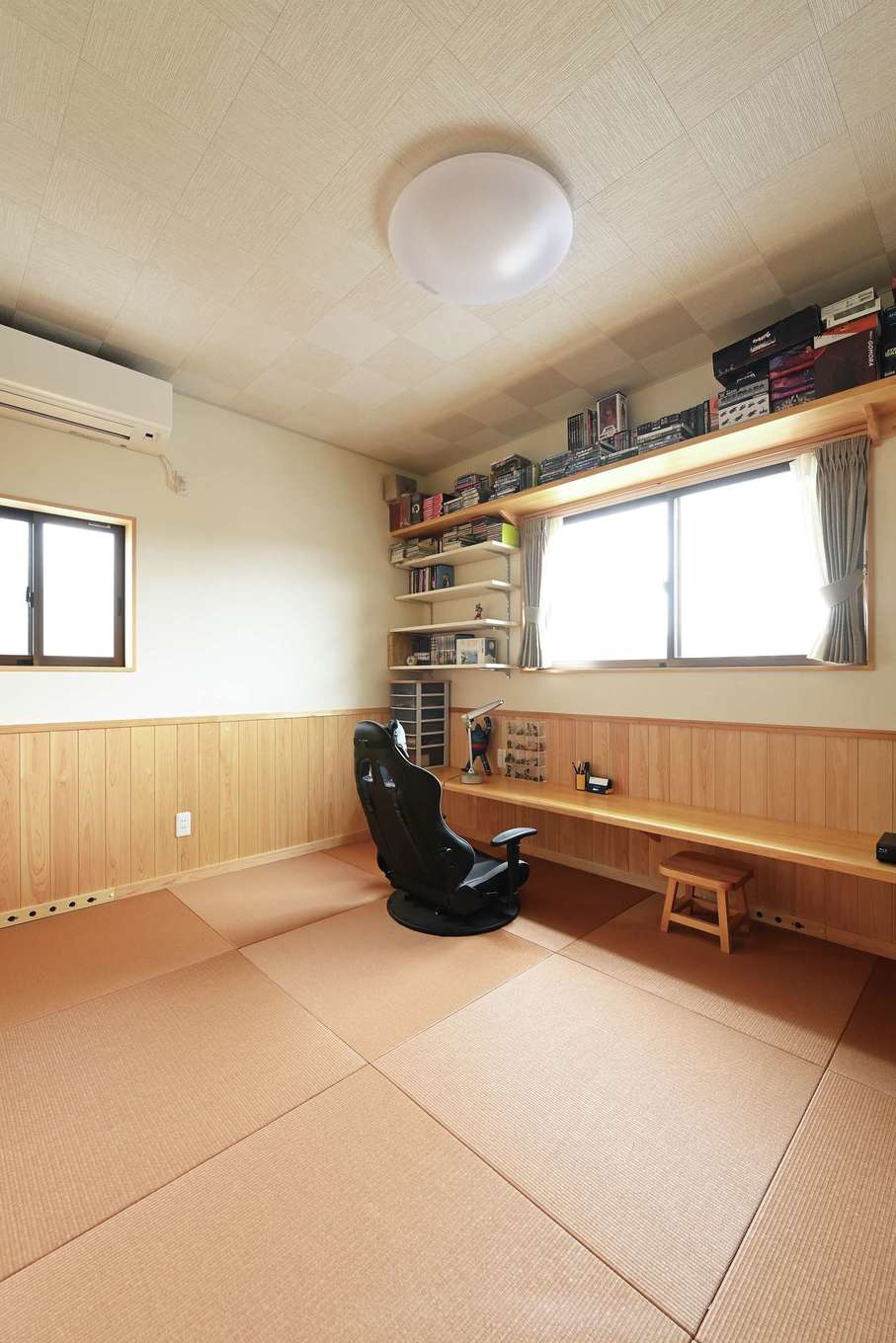 まちの大工さん 鈴木工務店【和風、省エネ、間取り】一枚板の机と脇の棚は京都銀閣寺の「同仁斎」を参考に