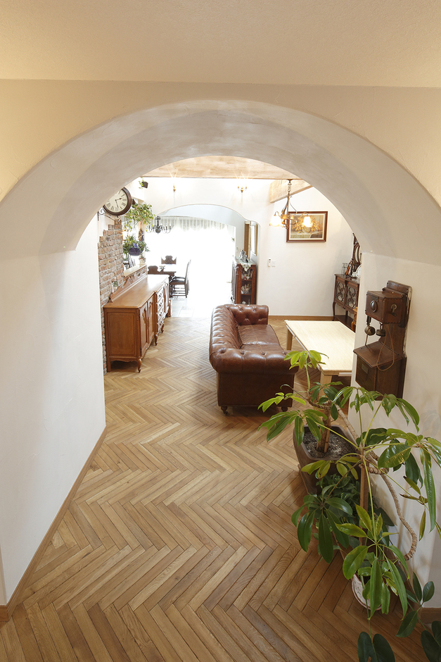 アンティーク家具が似合うコッツウォルズの家｜富士ホームズデザインの