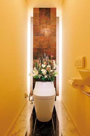 ゲストの誰もが「すごーい」と驚くホテルライクなトイレは『アリア ンス』の真骨頂。「トイレは魅せるものではない」というネガティブな固定概念を完璧に覆した