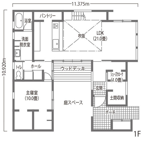 アーキテックス 【グルービー】外は閉じ、中庭から光を招くサーファーズハウス 1階