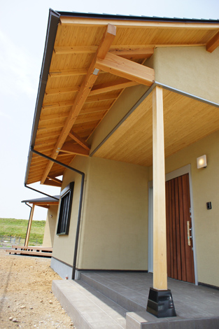 小野田産業～designers house project～【デザイン住宅、和風、自然素材】ゆったりとしたスペースで家族や来客を迎え入れる玄関