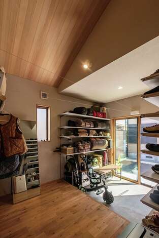 玄関横のユーティリティルーム