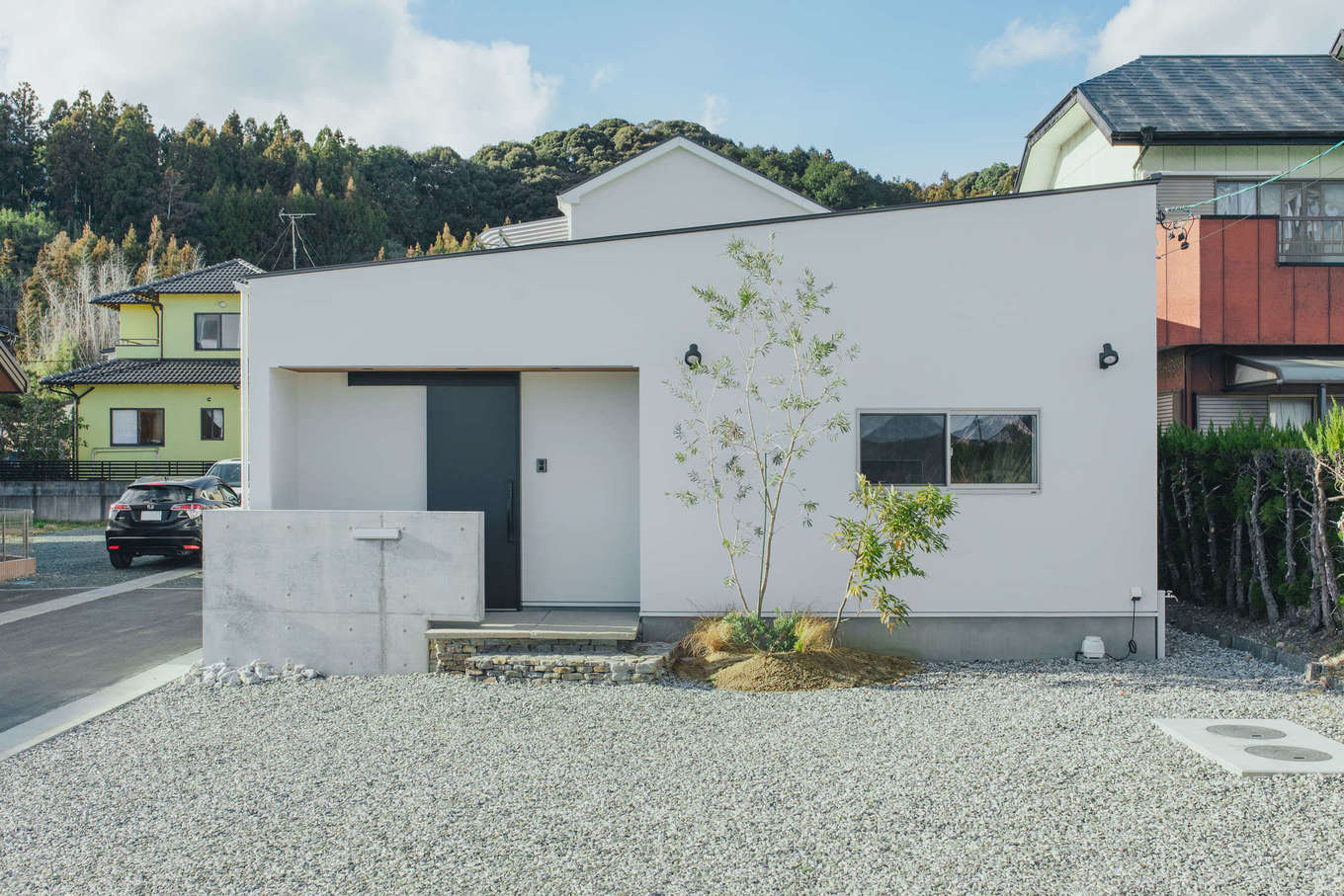 ハウスコネクト【デザイン住宅、ペット、平屋】外側は閉じて、中に開いた、『ハウスコネクト』らしい独創的な外観デザイン。大容量の太陽光発電システムを搭載し、低燃費な暮らしを実現する