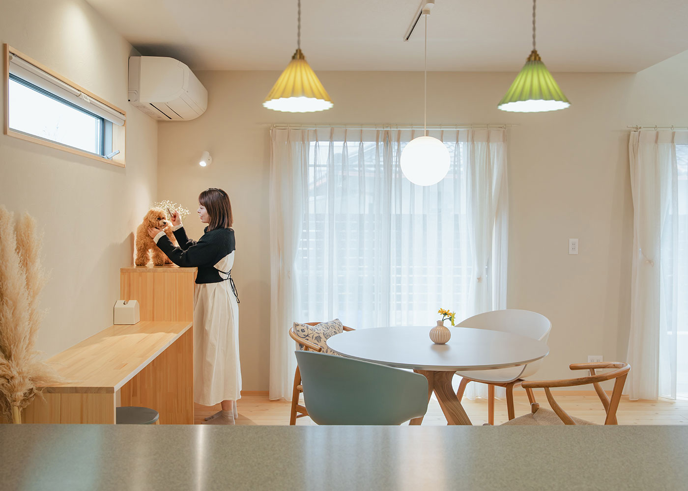 フジモクの家（富士木材）【趣味、自然素材、間取り】造作カウンターはアルくんのお世話にも重宝