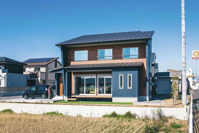 片流れの屋根がシャープな外観は、どの方角から見てもスタイリッシュ