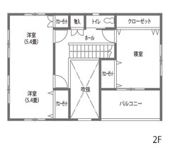 開放感のある吹き抜けと木のぬくもり。週末の楽しみはガレージ風収納に