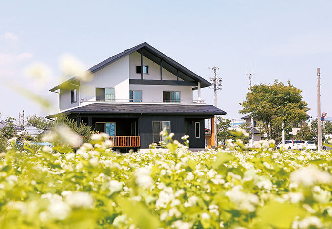 高原に佇むペンションを思わせる外観。帰る度にワクワクしそう