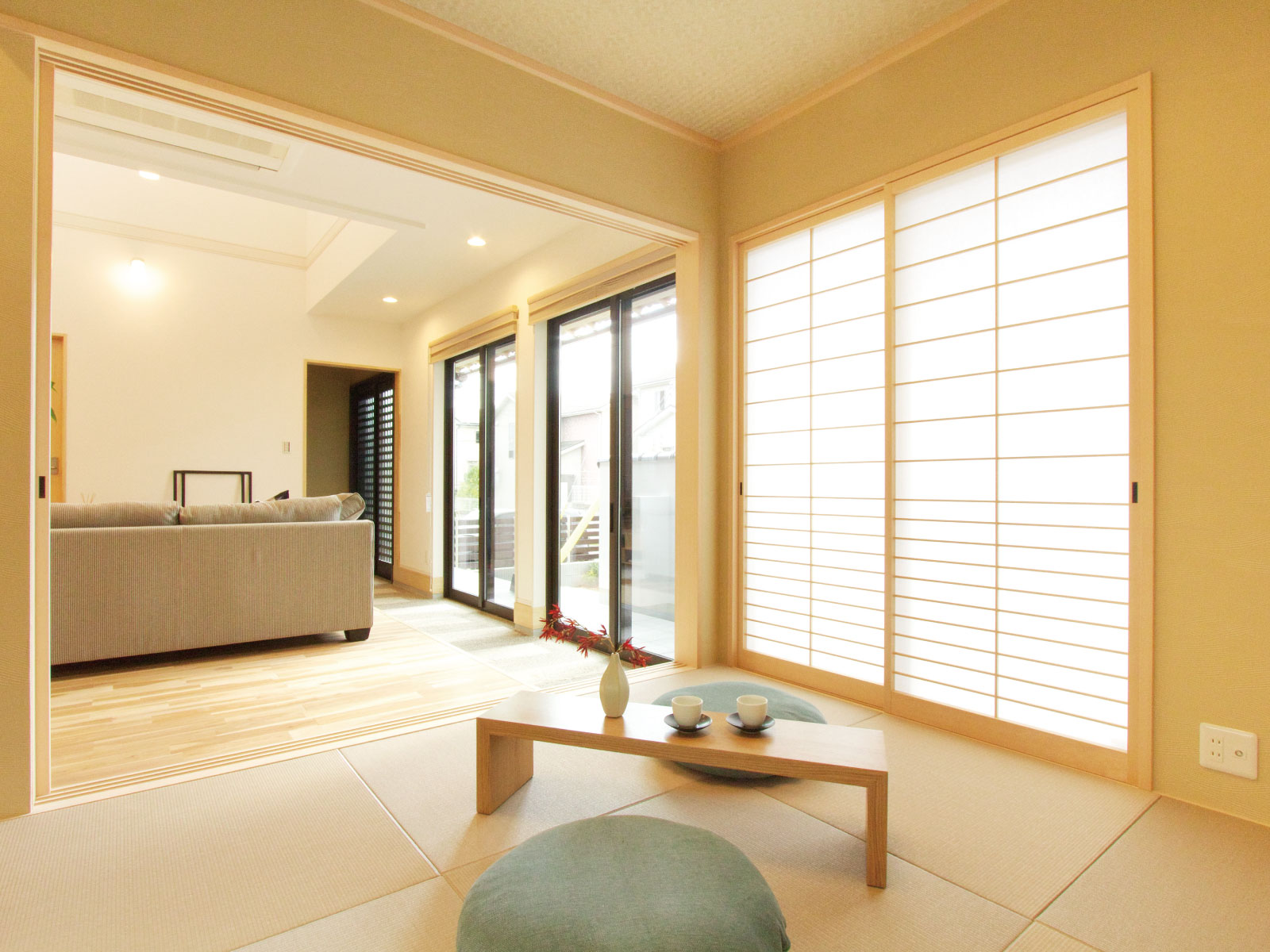 ヘスタホーム｜シンプルで洗練された和室。障子から入る柔らかな光が心地よく、訪れる人に落ち着きを与える空間となっている。