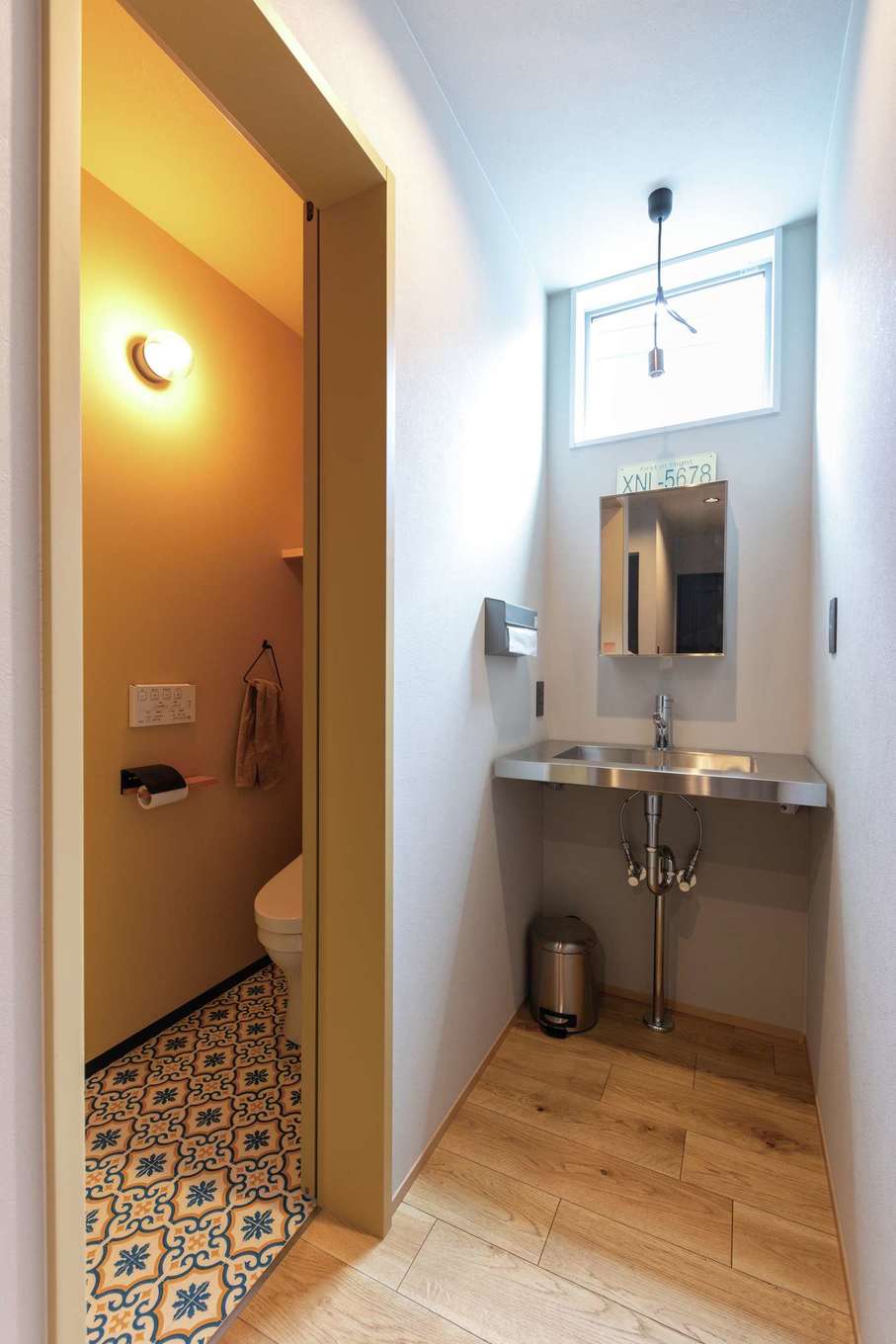 甲静ハウジング【デザイン住宅、趣味、間取り】2階洗面台はステンレス製